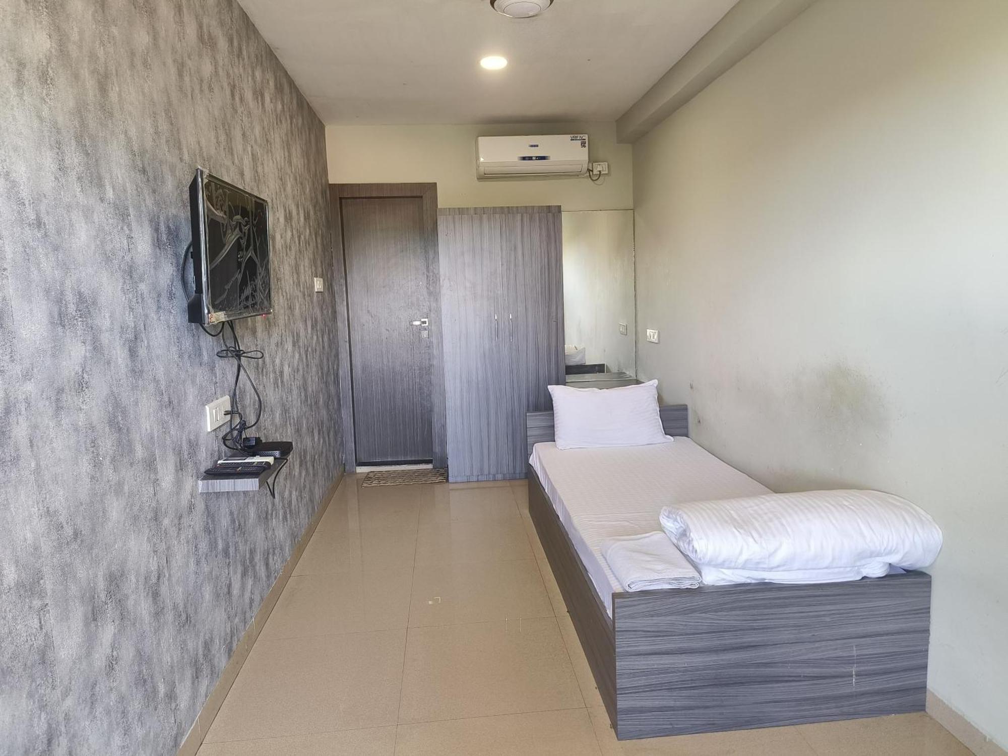 Hotel Royal Retreat Sambalpur Exterior photo