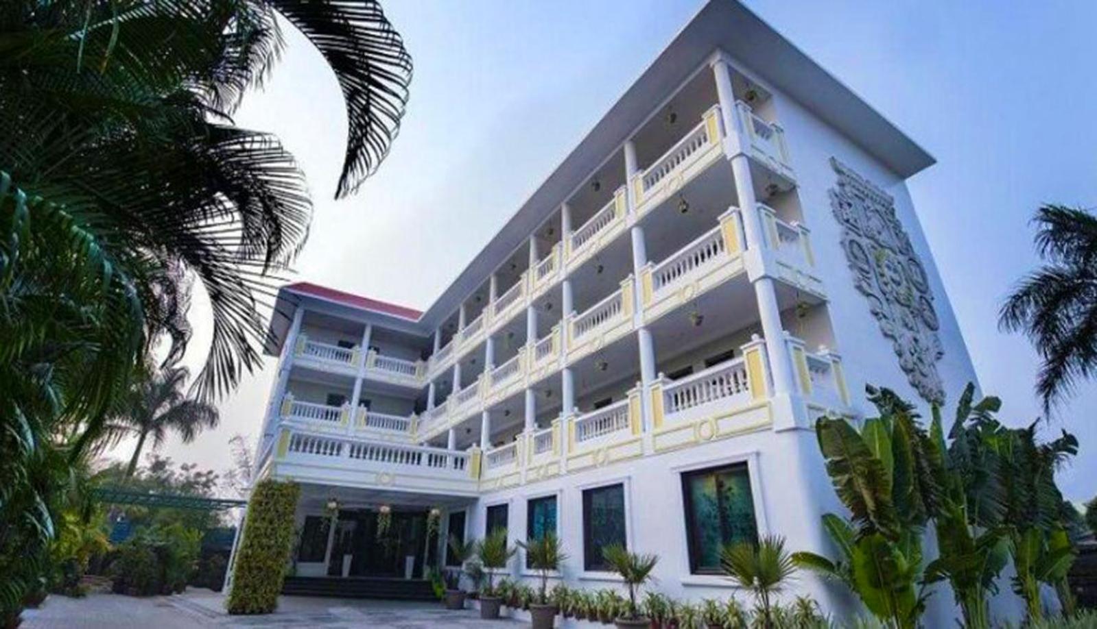 Hotel Royal Retreat Sambalpur Exterior photo