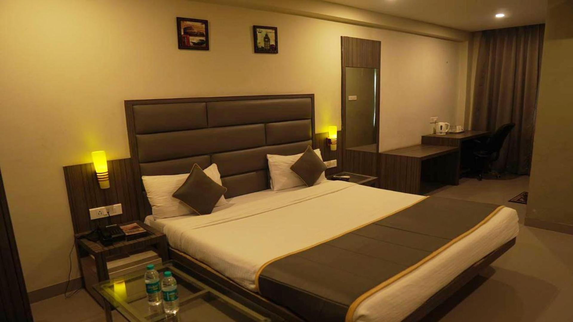 Hotel Royal Retreat Sambalpur Exterior photo
