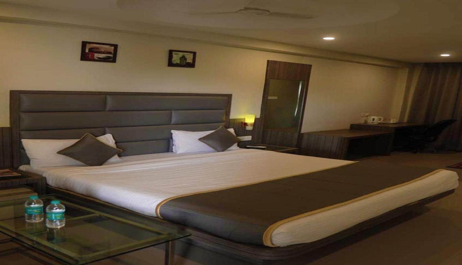 Hotel Royal Retreat Sambalpur Exterior photo