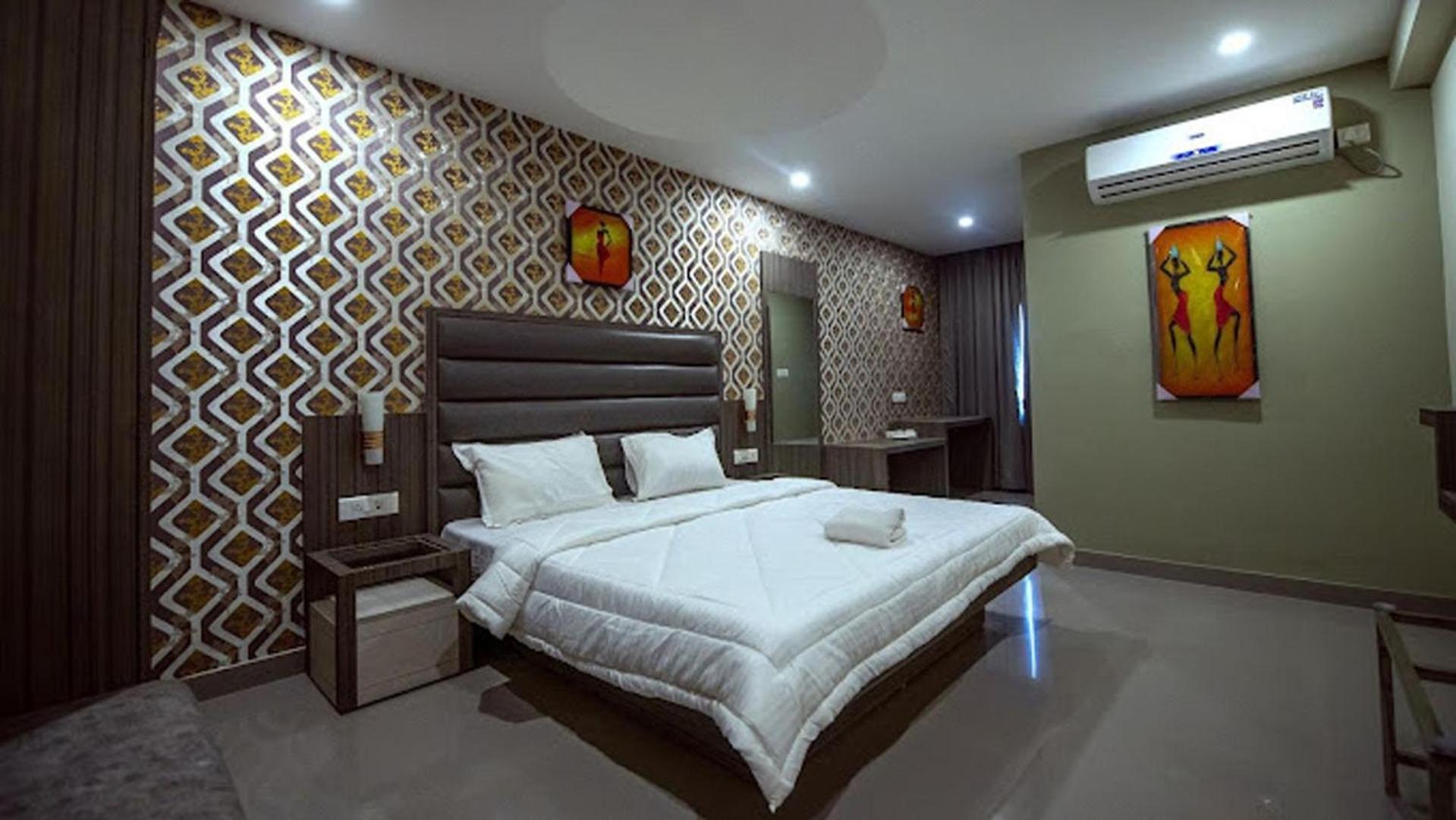 Hotel Royal Retreat Sambalpur Exterior photo